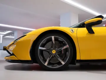 FERRARI SF90