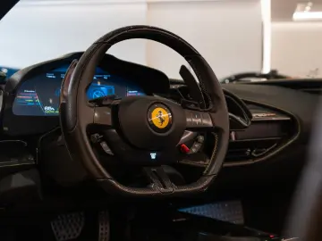 FERRARI SF90
