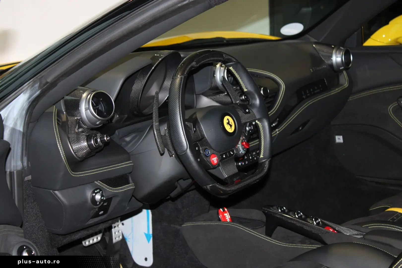 FERRARI F8 TRIBUTO COUPE CARBON RACING-SEATS LIFT JBL