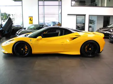 FERRARI F8 TRIBUTO COUPE CARBON RACING-SEATS LIFT JBL