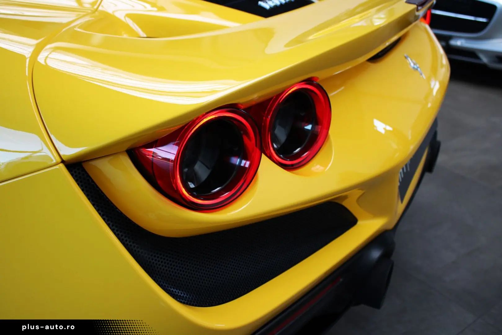 FERRARI F8 TRIBUTO COUPE CARBON RACING-SEATS LIFT JBL