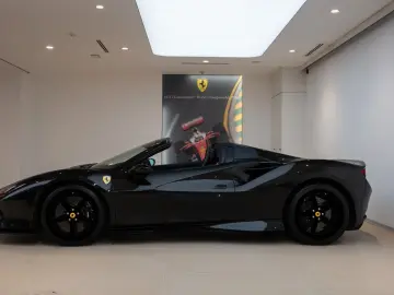 FERRARI F8 Spider