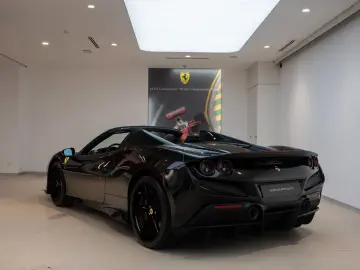 FERRARI F8 Spider