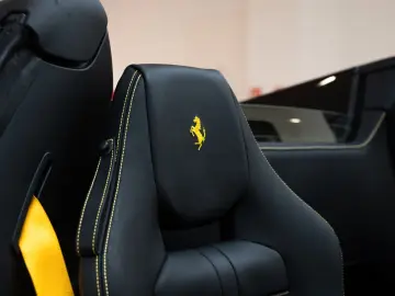 FERRARI F8 Spider