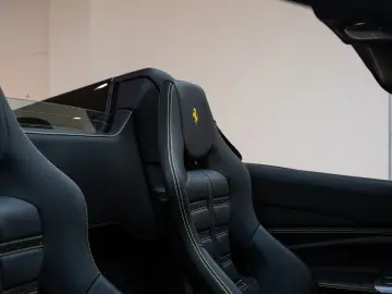 FERRARI F8 Spider
