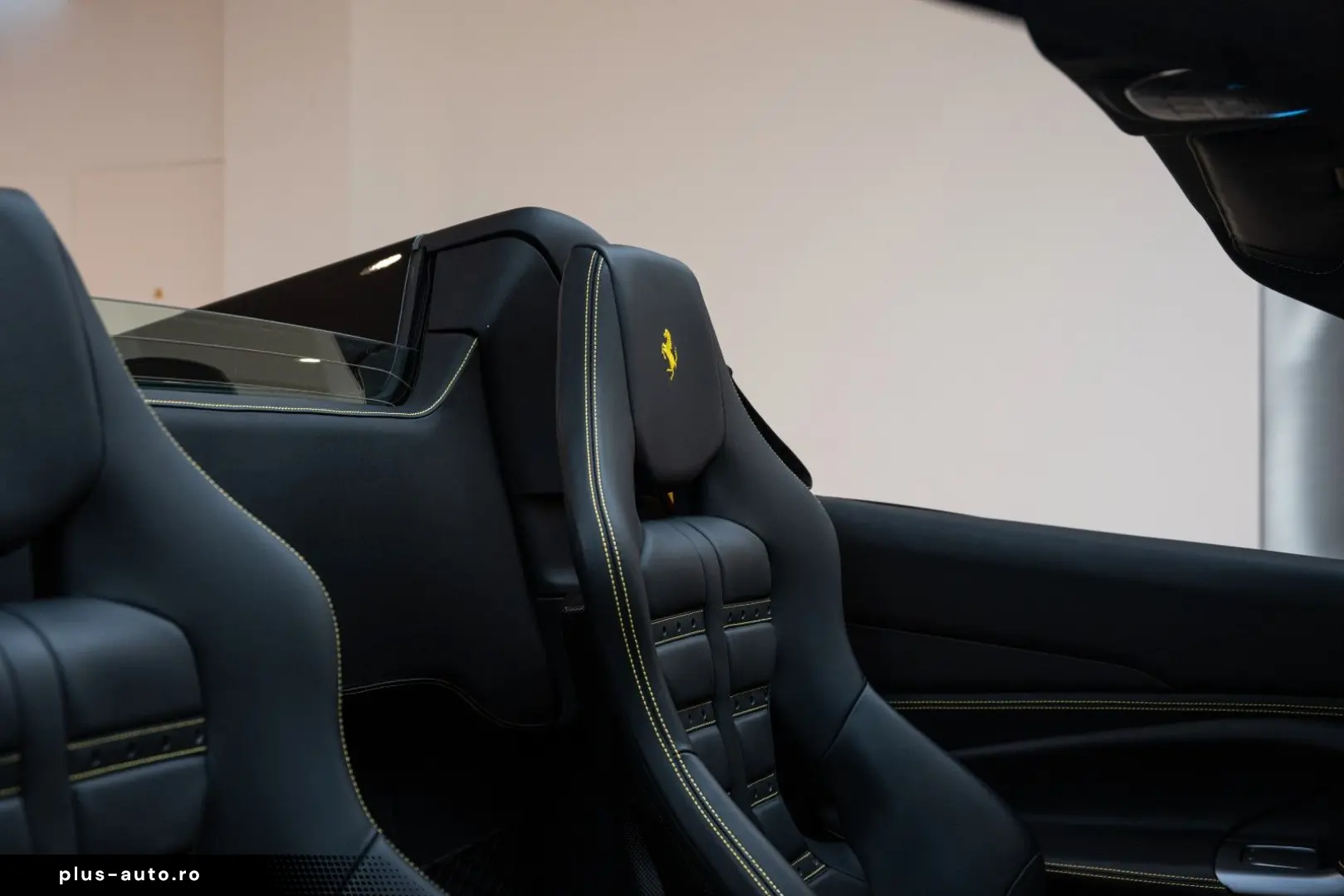 FERRARI F8 Spider