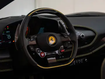 FERRARI F8 Spider