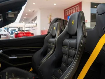 FERRARI F8 Spider