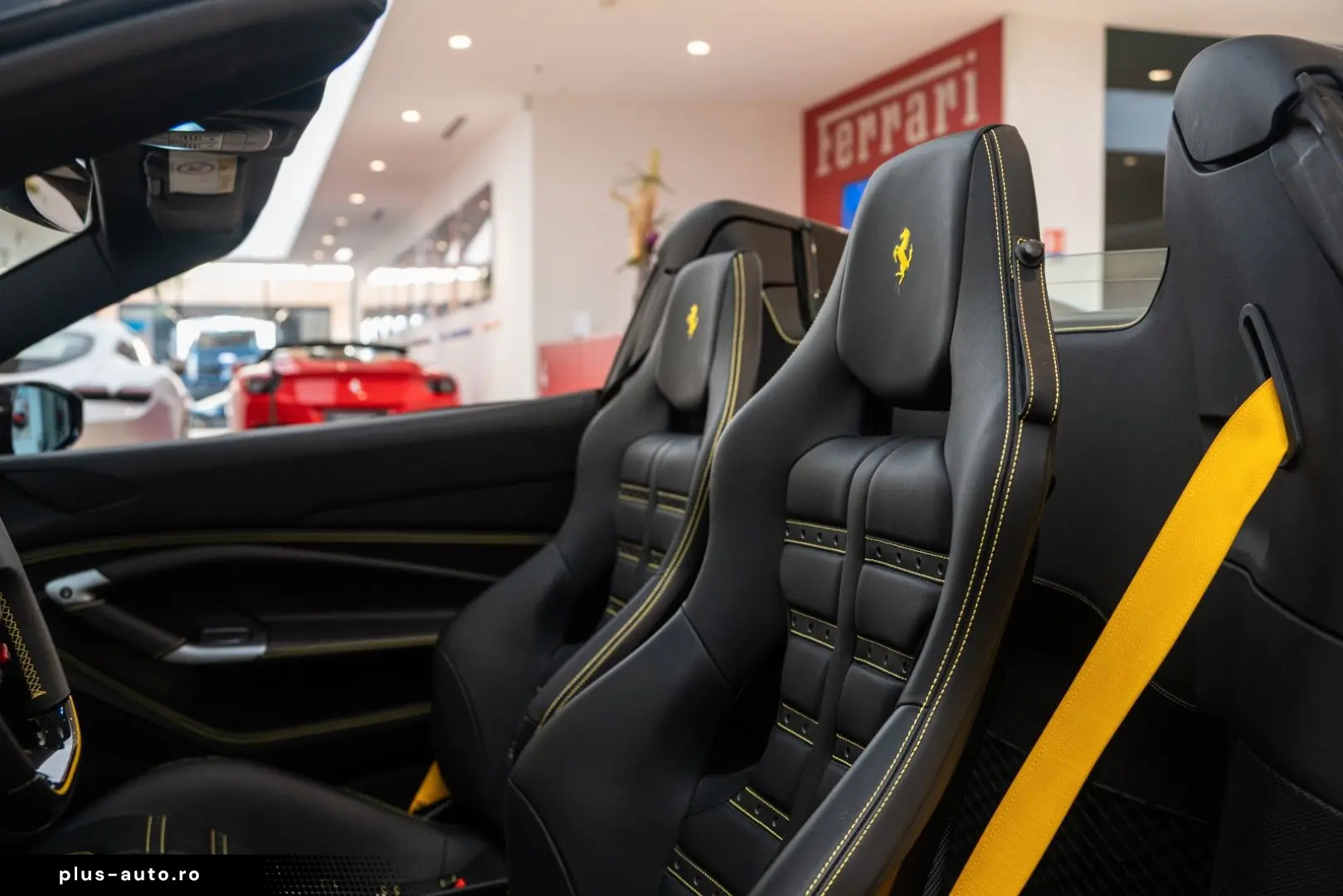 FERRARI F8 Spider