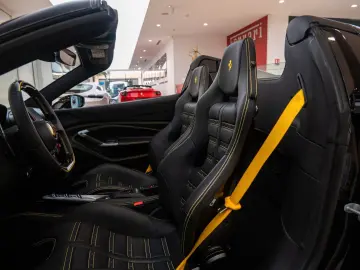 FERRARI F8 Spider