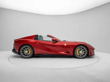 FERRARI 812 GTS - ROSSO FIORANO - FERRARI HAMBURG