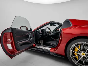FERRARI 812 GTS - ROSSO FIORANO - FERRARI HAMBURG