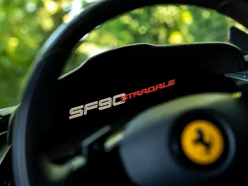FERRARI SF90 Stradale 4.0 V8   Warranty 09-2027   Full c