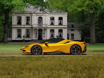 FERRARI SF90 Stradale 4.0 V8   Full carbon   Giallo Trip