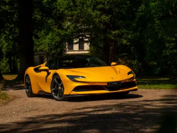 FERRARI SF90 Stradale 4.0 V8   Full carbon   Giallo Trip