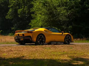 FERRARI SF90 Stradale 4.0 V8   Full carbon   Giallo Trip