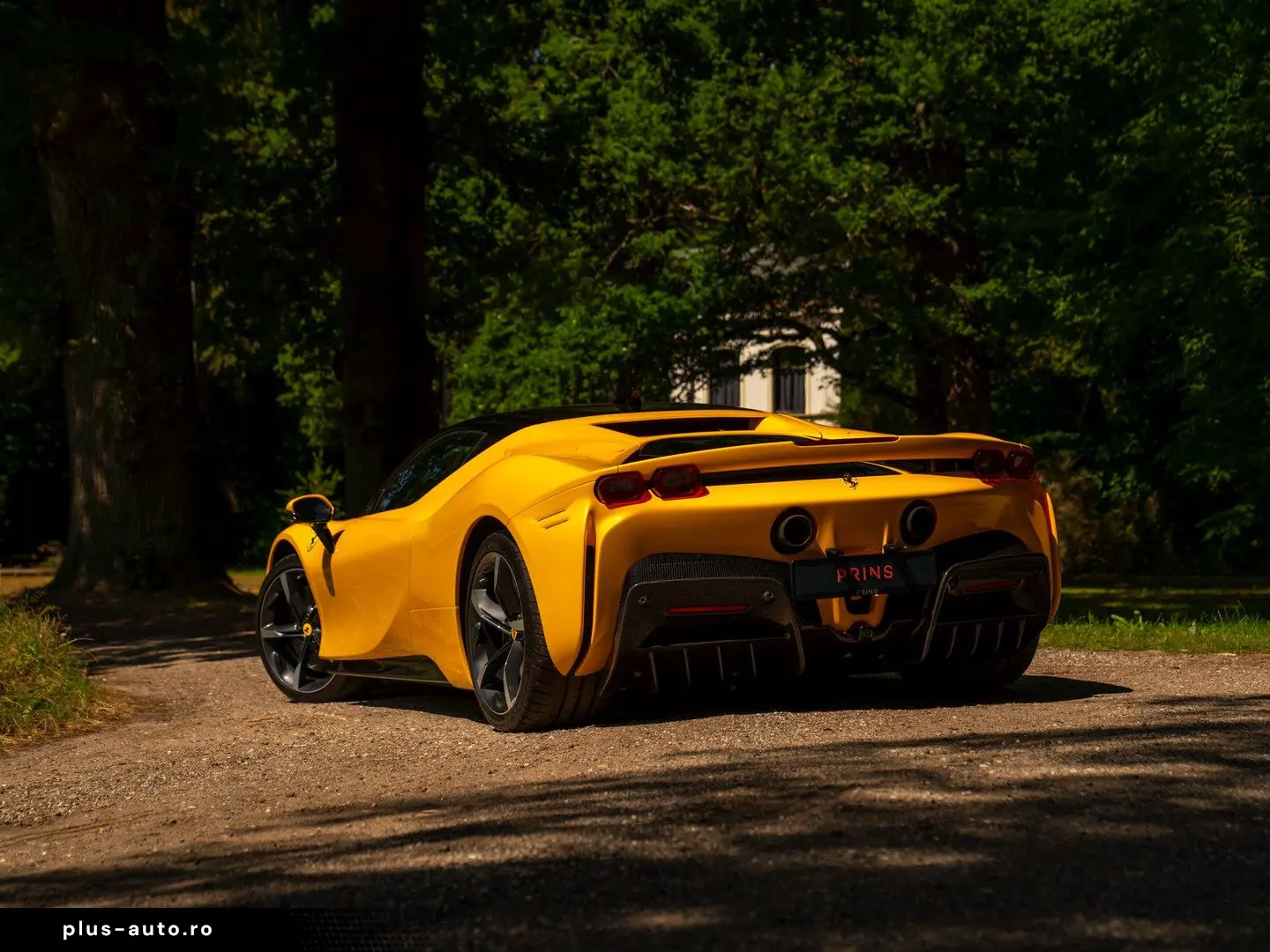 FERRARI SF90 Stradale 4.0 V8   Full carbon   Giallo Trip