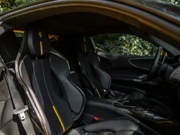 FERRARI SF90 Stradale 4.0 V8   Full carbon   Giallo Trip