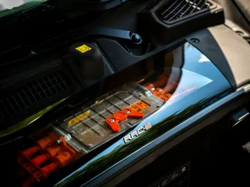 FERRARI SF90 Stradale 4.0 V8   Full carbon   Giallo Trip