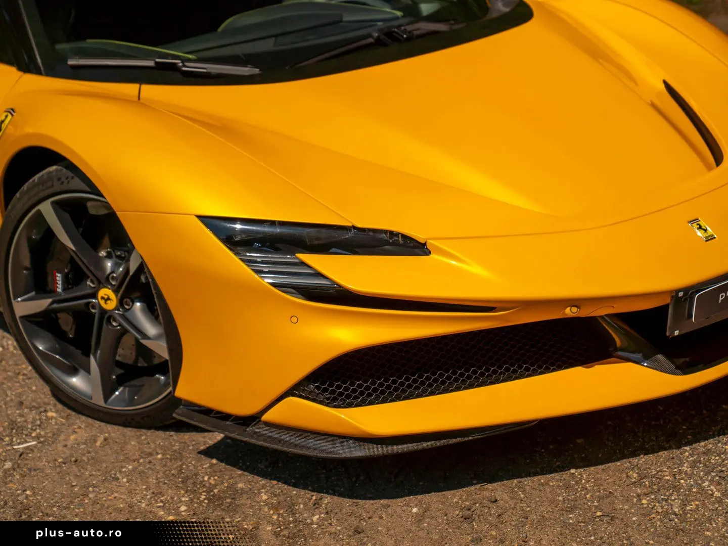 FERRARI SF90 Stradale 4.0 V8   Full carbon   Giallo Trip