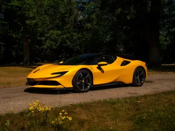 FERRARI SF90 Stradale 4.0 V8   Full carbon   Giallo Trip
