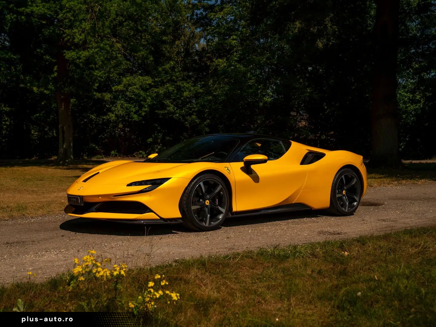 FERRARI SF90 Stradale 4.0 V8   Full carbon   Giallo Trip