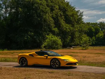 FERRARI SF90 Stradale 4.0 V8   Full carbon   Giallo Trip