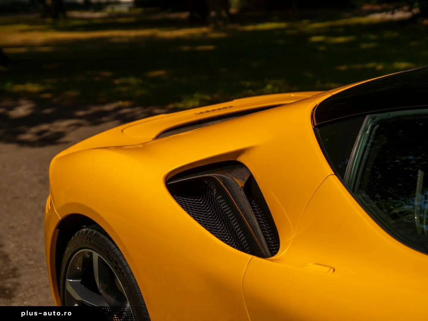 FERRARI SF90 Stradale 4.0 V8   Full carbon   Giallo Trip