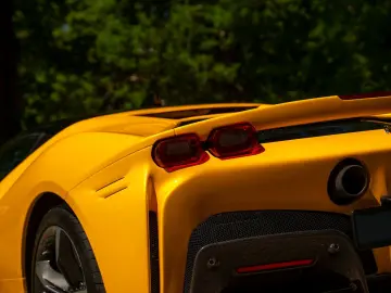 FERRARI SF90 Stradale 4.0 V8   Full carbon   Giallo Trip