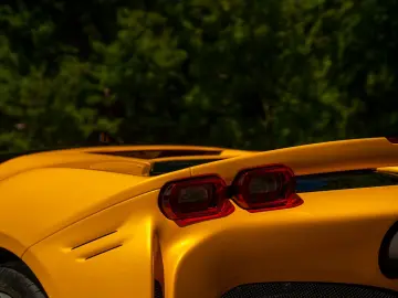 FERRARI SF90 Stradale 4.0 V8   Full carbon   Giallo Trip