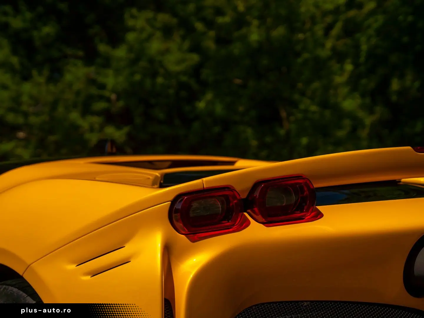 FERRARI SF90 Stradale 4.0 V8   Full carbon   Giallo Trip