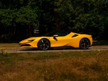 FERRARI SF90 Stradale 4.0 V8   Full carbon   Giallo Trip