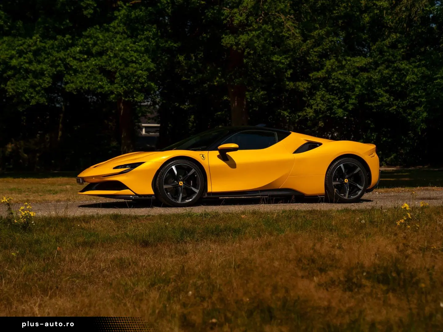 FERRARI SF90 Stradale 4.0 V8   Full carbon   Giallo Trip
