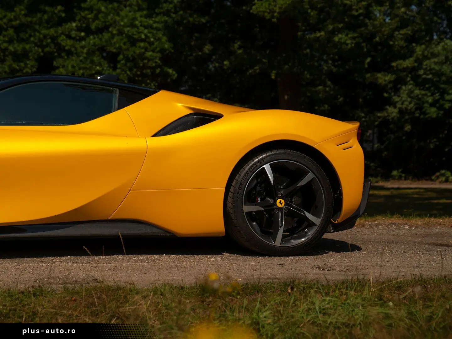 FERRARI SF90 Stradale 4.0 V8   Full carbon   Giallo Trip