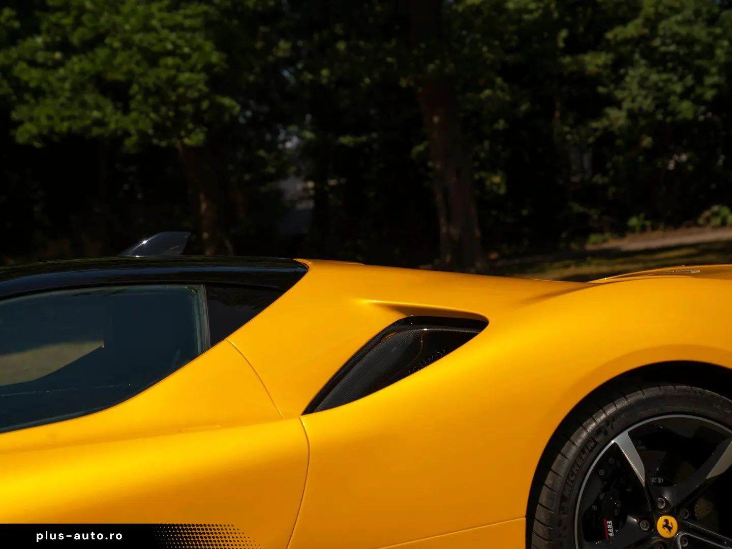 FERRARI SF90 Stradale 4.0 V8   Full carbon   Giallo Trip