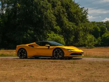 FERRARI SF90 Stradale 4.0 V8   Full carbon   Giallo Trip