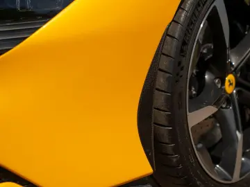 FERRARI SF90 Stradale 4.0 V8   Full carbon   Giallo Trip