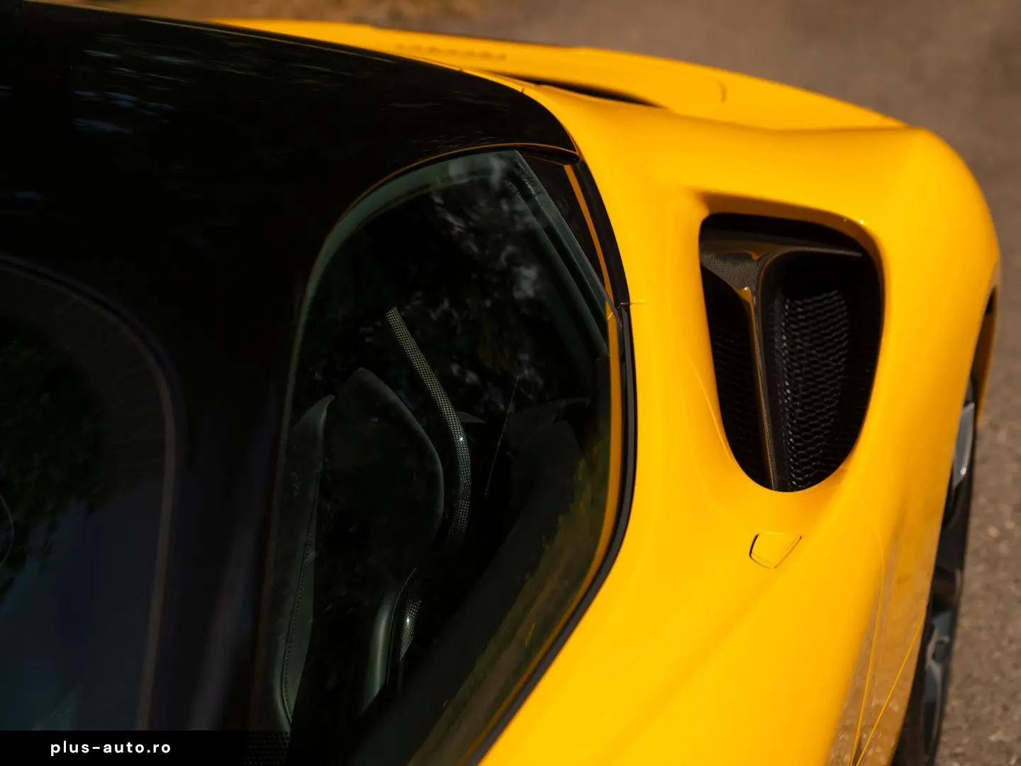 FERRARI SF90 Stradale 4.0 V8   Full carbon   Giallo Trip