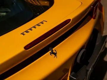 FERRARI SF90 Stradale 4.0 V8   Full carbon   Giallo Trip