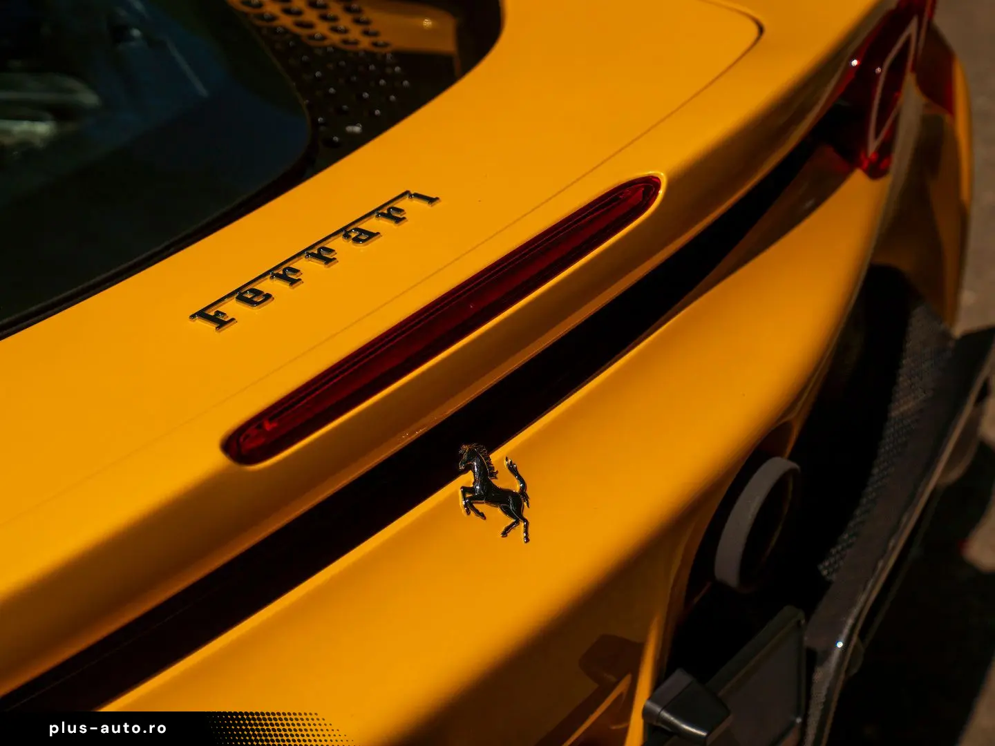 FERRARI SF90 Stradale 4.0 V8   Full carbon   Giallo Trip