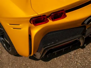 FERRARI SF90 Stradale 4.0 V8   Full carbon   Giallo Trip