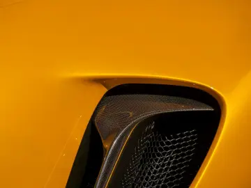 FERRARI SF90 Stradale 4.0 V8   Full carbon   Giallo Trip
