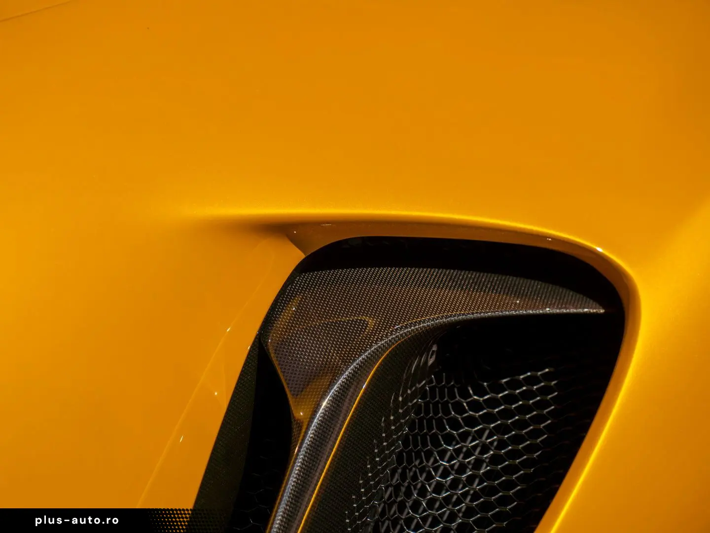 FERRARI SF90 Stradale 4.0 V8   Full carbon   Giallo Trip
