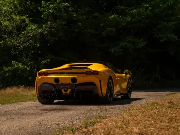 FERRARI SF90 Stradale 4.0 V8   Full carbon   Giallo Trip