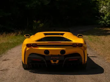 FERRARI SF90 Stradale 4.0 V8   Full carbon   Giallo Trip