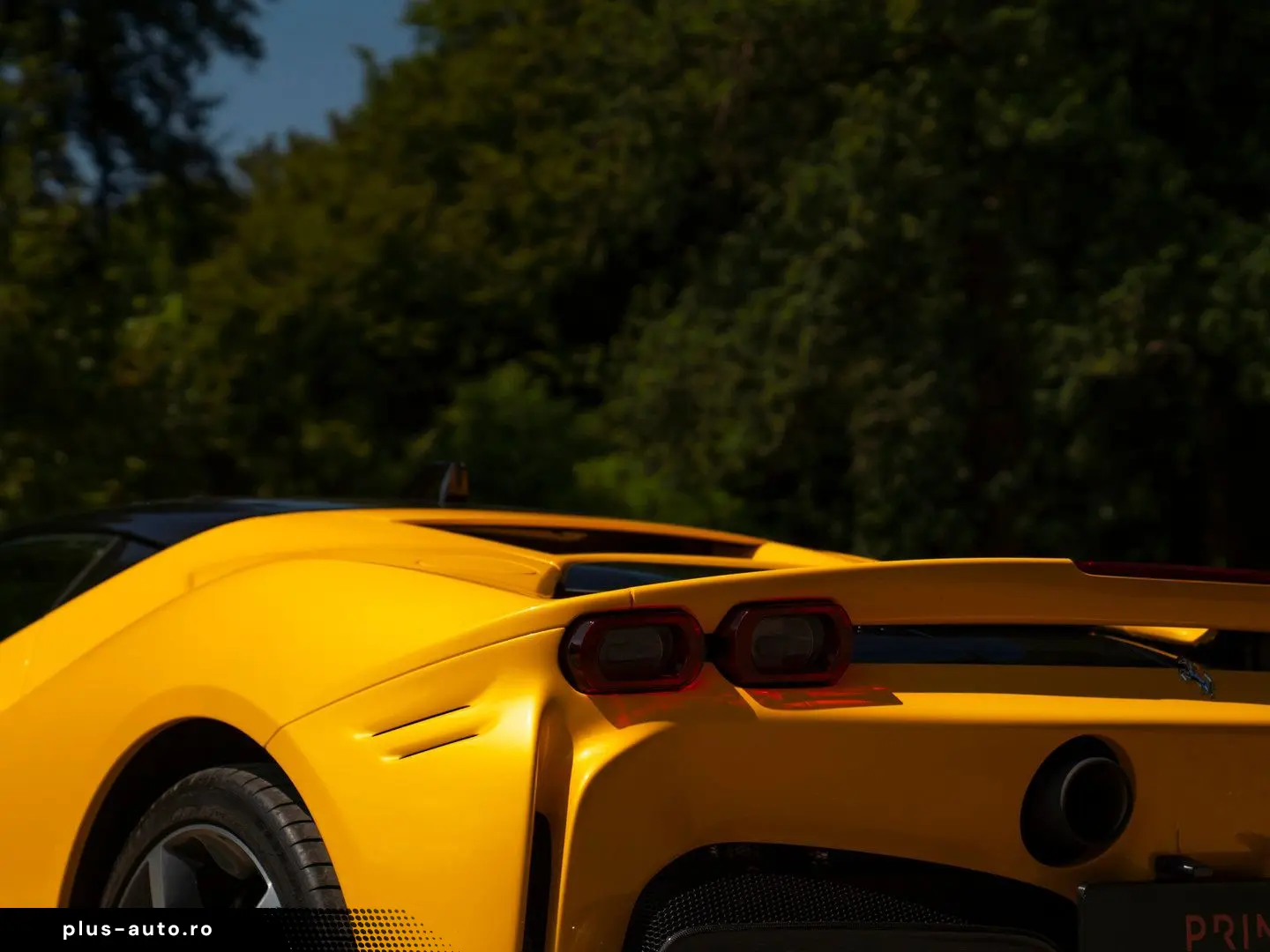 FERRARI SF90 Stradale 4.0 V8   Full carbon   Giallo Trip