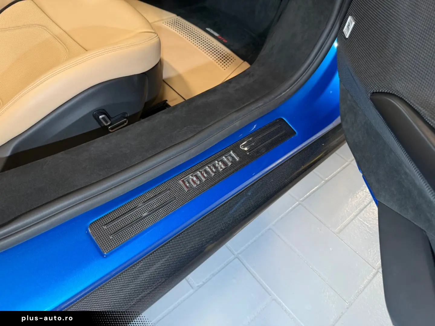 FERRARI 296 GTS TWO-TONE~FULL CARBON~LIFT~HIFI~BELÜFTUNG
