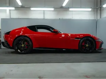 FERRARI 12Cilindri coupé