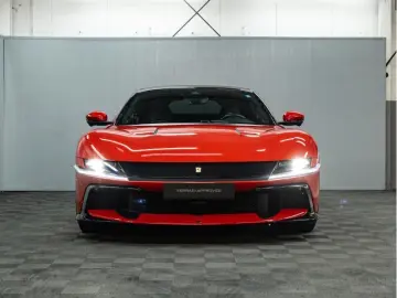 FERRARI 12Cilindri coupé