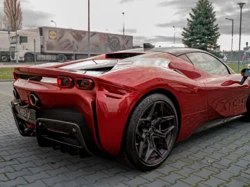 FERRARI SF90 Full CARBON PPF 1Hand nur 300000 euro netto